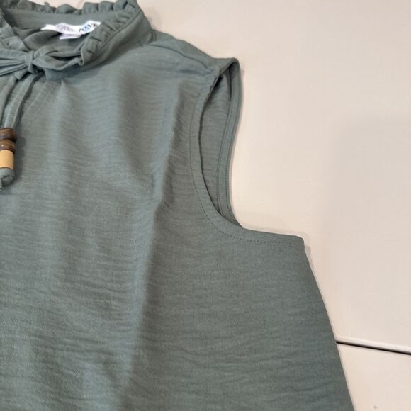 Everyday Jones Sleeveless Blouse Womens XS Olive Ruffle Neck Beaded Tie Top - Picture 6 of 8
